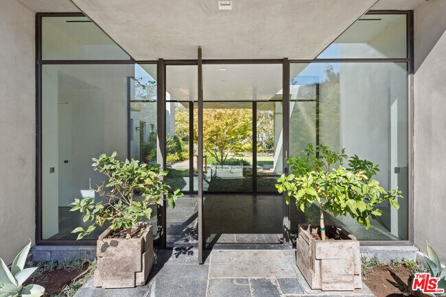 Building Photo - 3314 Serra Rd