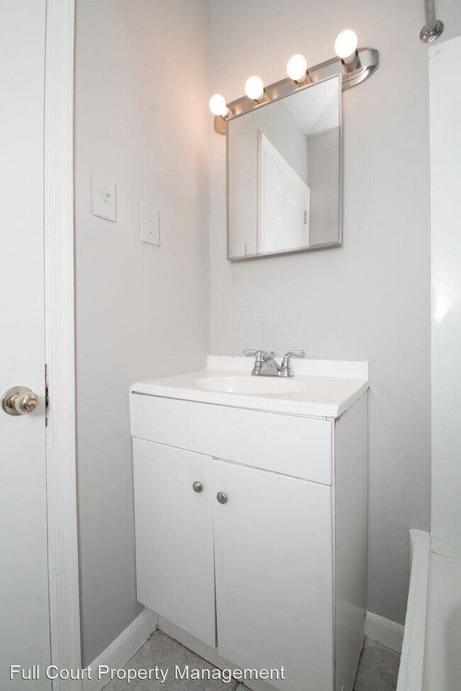 Building Photo - 3 br, 1 bath House - 2077 Wilmot St