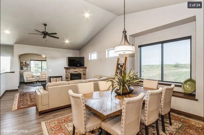 Foto del edificio - 739 Deer View Ave