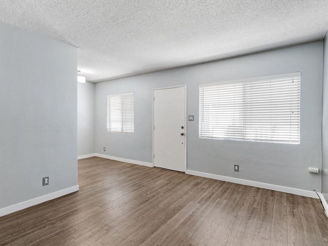 Foto principal - 539 E 11th St