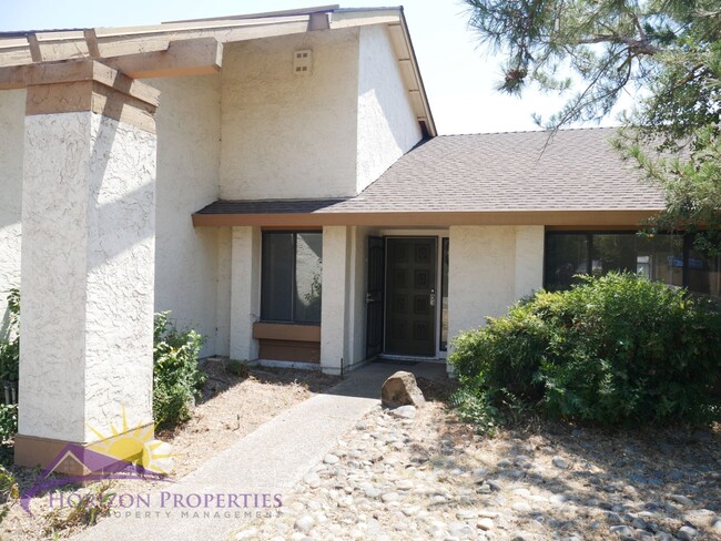 Foto del edificio - Bright 3 Bed 2 Bath 1,579 sqft Larchmont S...
