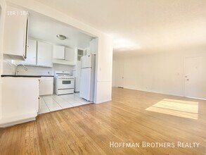 Building Photo - 1162 N Orange Grove Ave