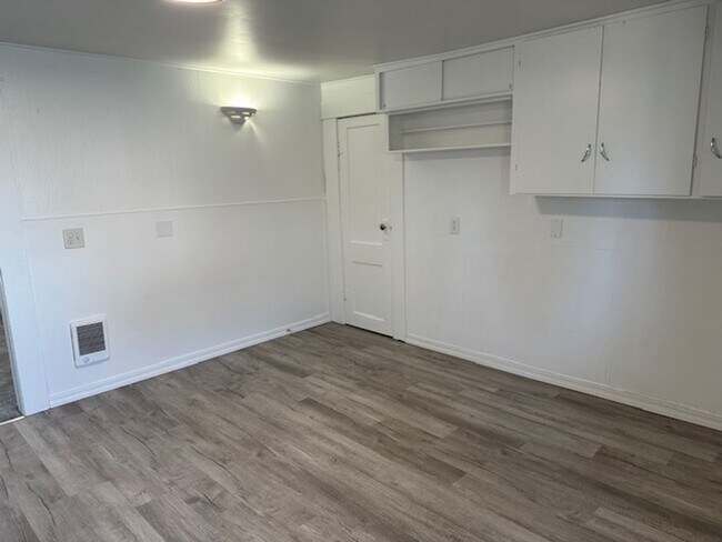 Foto del edificio - 1584 Sq Ft Home With 3 Bedrooms & A Spare ...