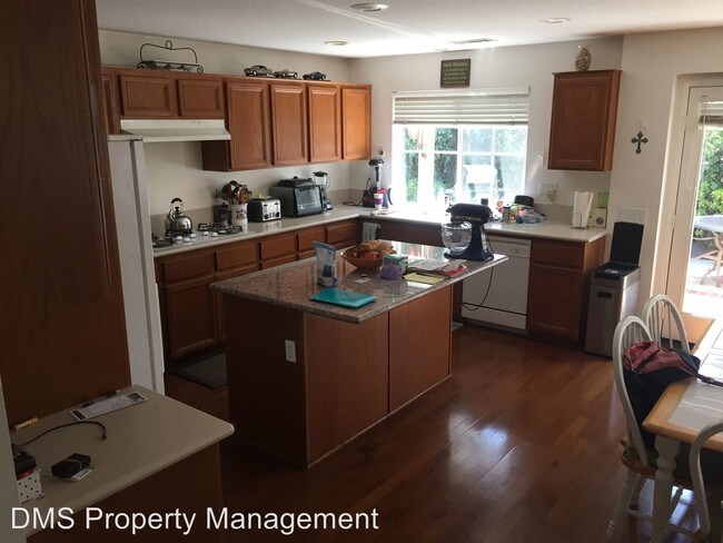 Foto del edificio - 9465 Sycamore Ln