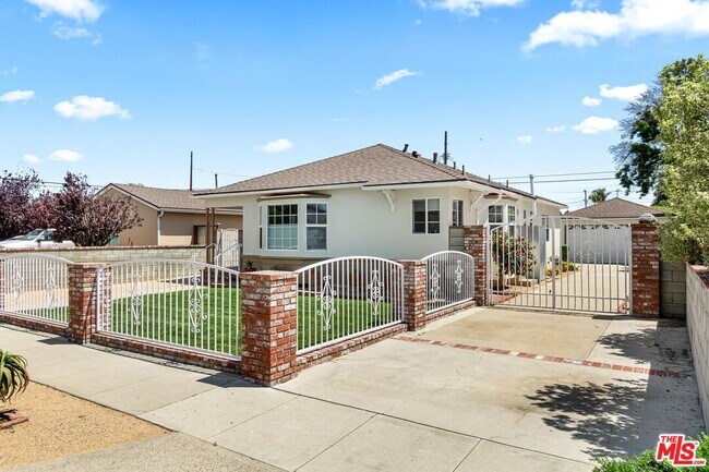 Building Photo - 12816 Admiral Ave