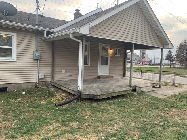 Building Photo - Renovated 3 Bedroom in Wayne Township!