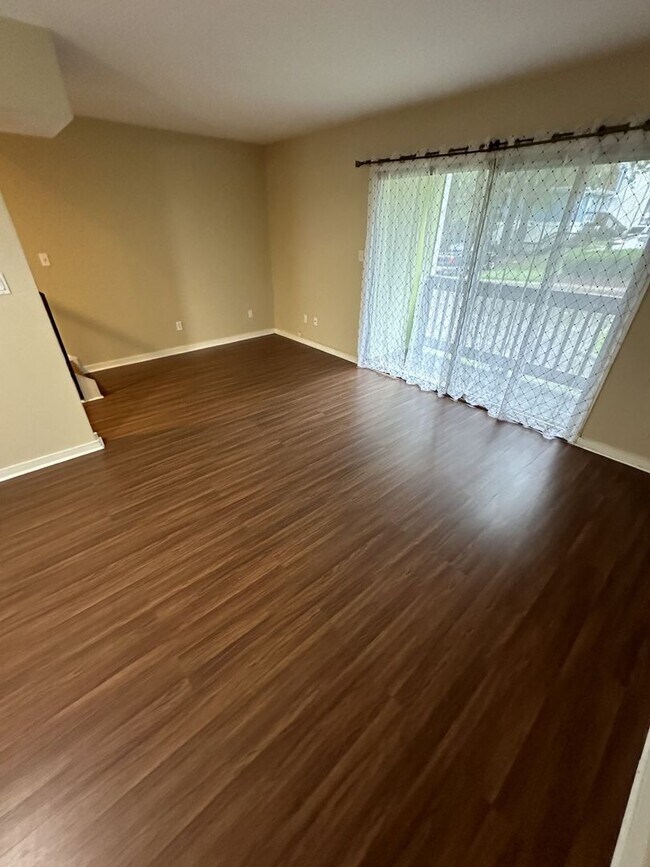 Foto del edificio - 2 bd 1.5 ba Townhome