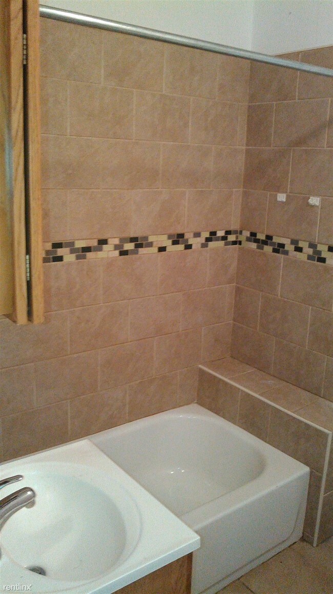Building Photo - 2 br, 1 bath  - 172 Jasper St Apt 3