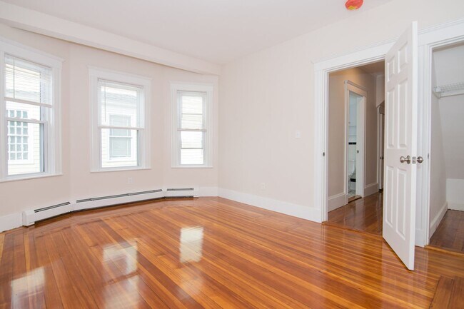 Foto del edificio - Beautiful and Spacious 4 bed2 bath