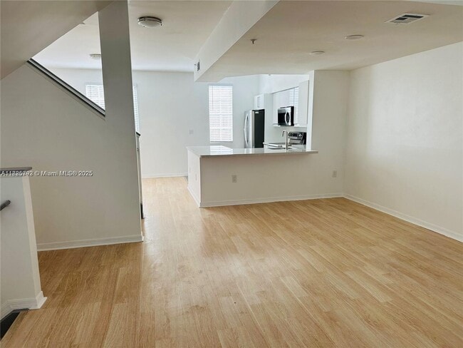 Building Photo - 2801 NE 185th St
