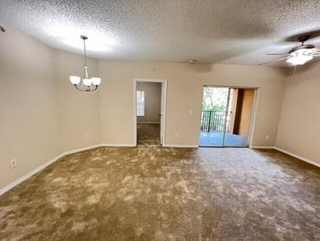Building Photo - 5024 Lantana Rd