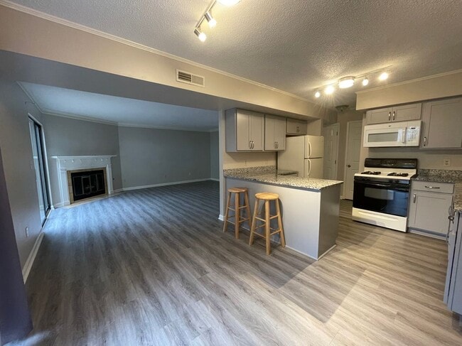 Foto del edificio - 2157 Vaden Village Dr