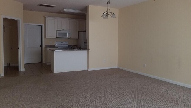 Building Photo - 617 Glade Fern Way