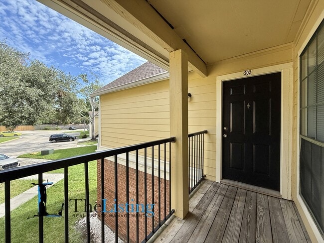 Foto del edificio - 8724 Mallard Reserve Dr