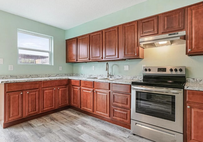 Modern 2BR Townhouse-Style Apartment | 1,010 Sq. Ft. | Renovated Interior | Westbank Expressway L... - Modern 2BR Townhouse-Style Apartment | 1,010 Sq. Ft. | Renovated Interior | Westbank Expressway L...