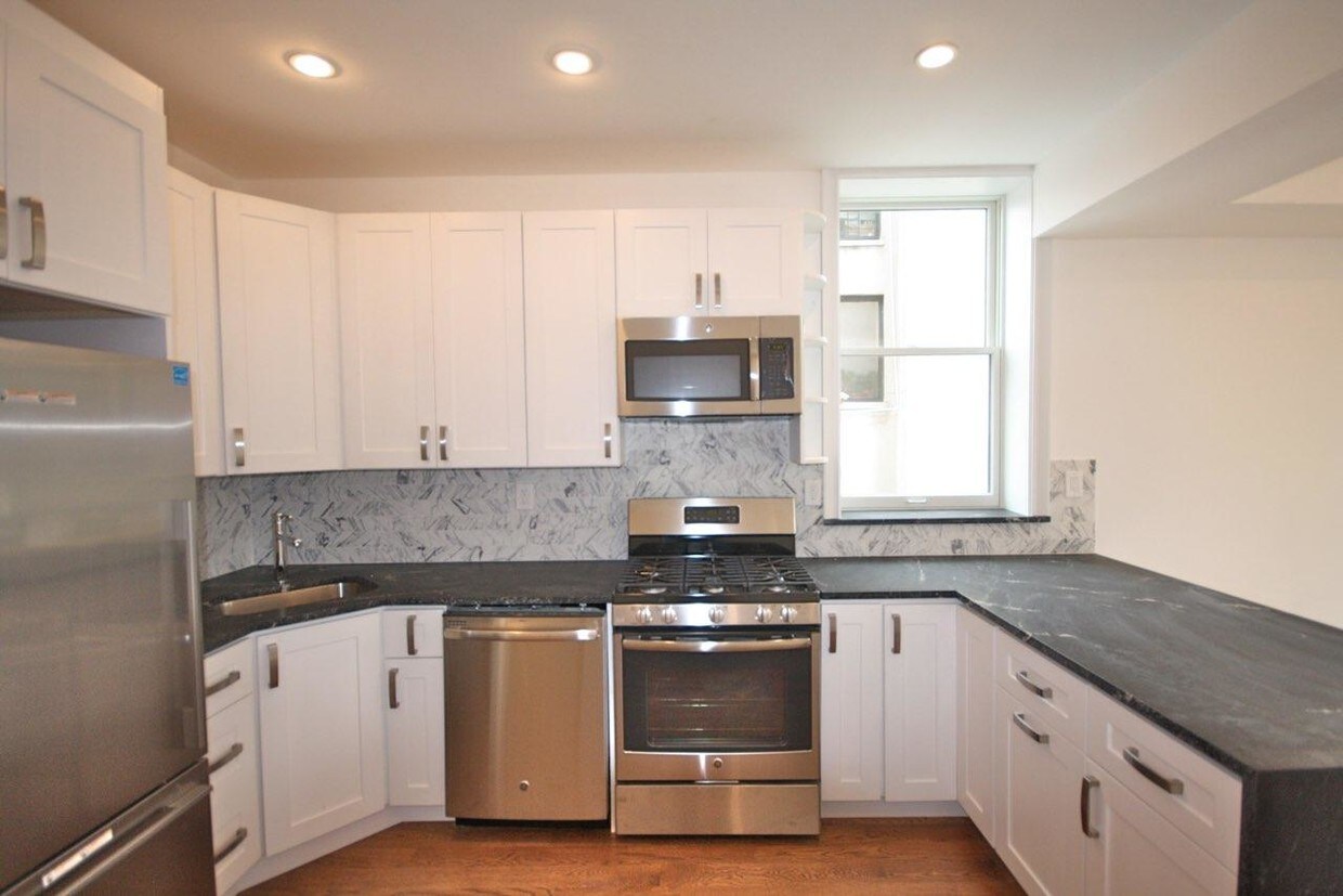 Primary Photo - 259 Hart St