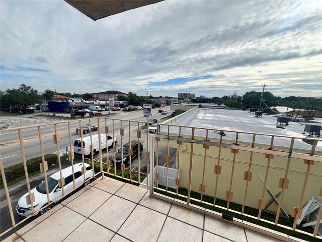 Foto del edificio - 4758 W Flagler St