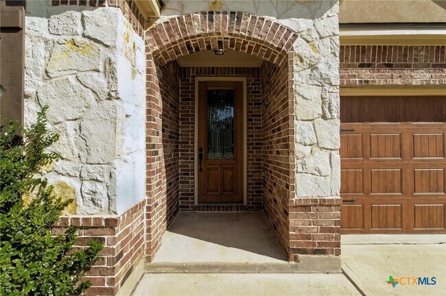 Foto del edificio - 319 Hunters Hill Dr