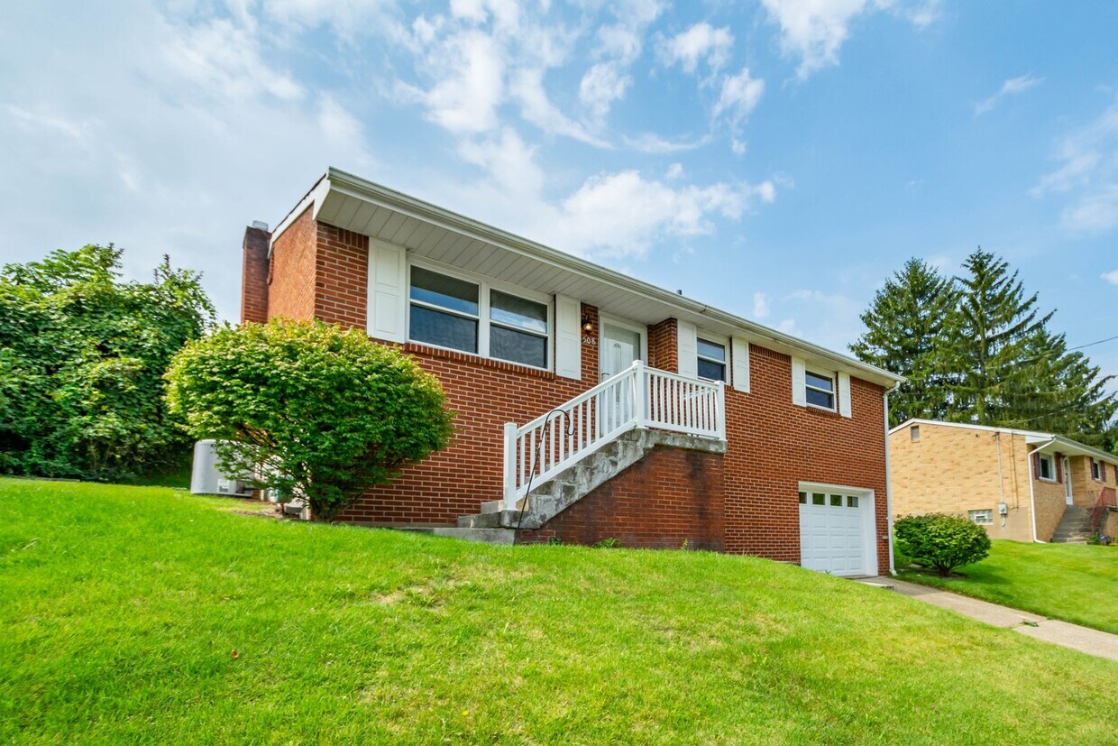 Foto principal - AVAILABLE OCT 1ST!! GORGEOUS 2 BEDROOM IN ...