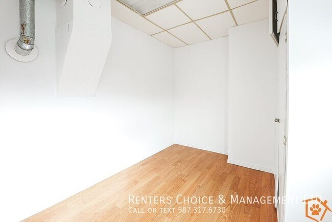 Photo du bâtiment - Cat-Friendly Downtown Taber Apartment with Laundry Access