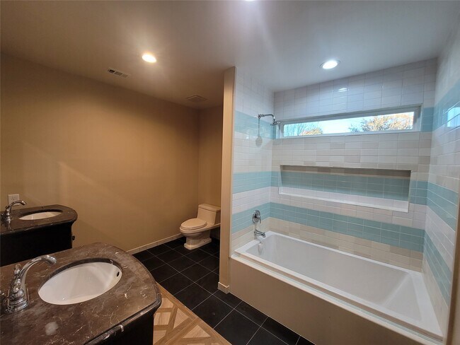 Foto del edificio - 9718 Pine Lake Dr