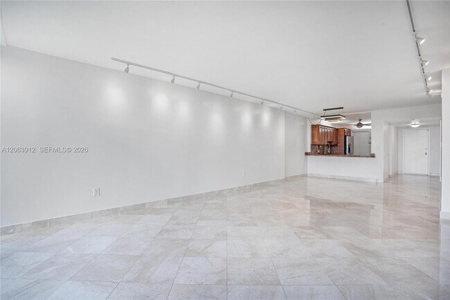 Foto del edificio - 3375 N Country Club Dr