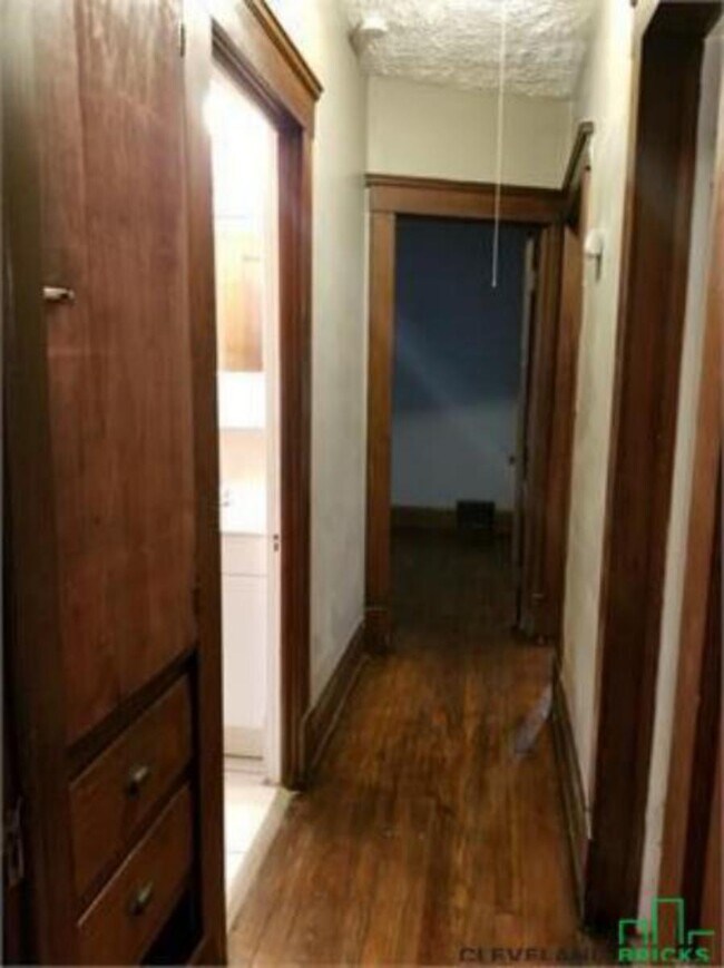 10409 Almira Ave, Cleveland, OH 44111 Townhome Rentals in Cleveland