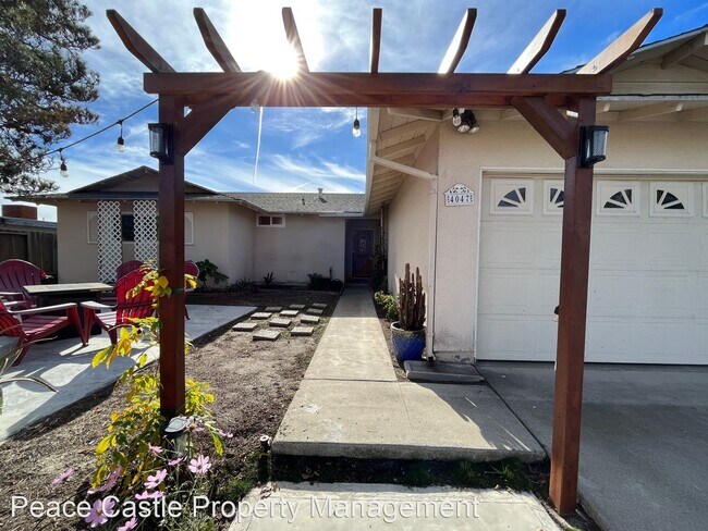 Foto del edificio - 4 br, 2 bath House - 4047 Vista Calaveras St