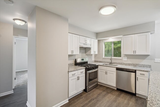 Building Photo - Pine Run Duplexes