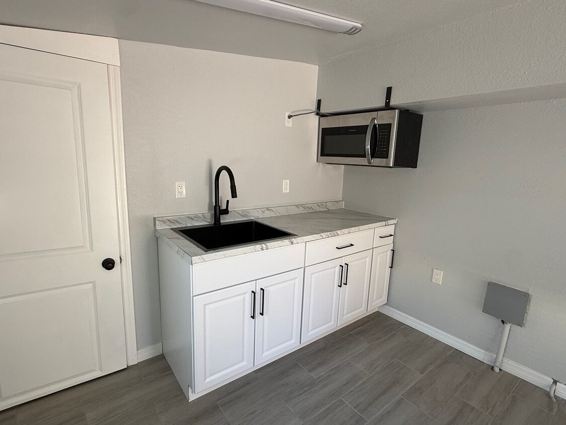 Building Photo - 3519 20th St W