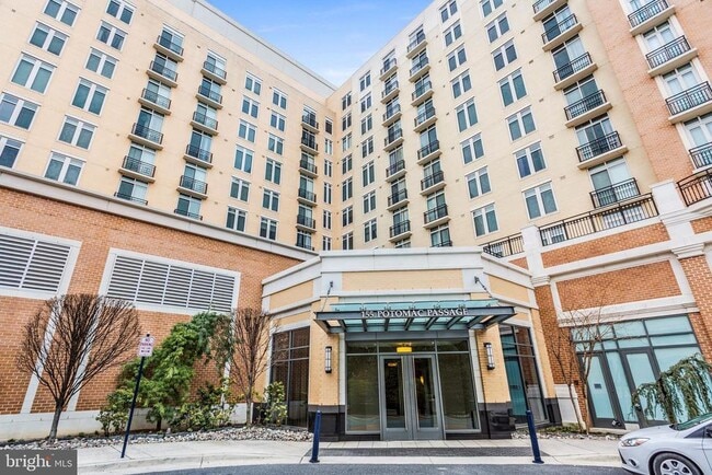 Building Photo - 155 Potomac Passage