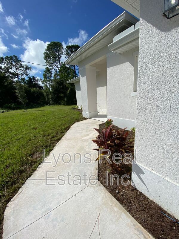Building Photo - 5131 Burri Ct
