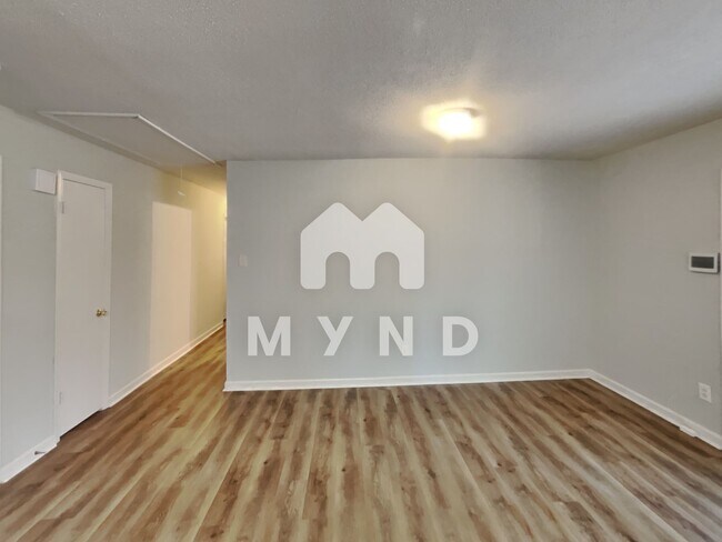 Building Photo - 1717 Collier Dr