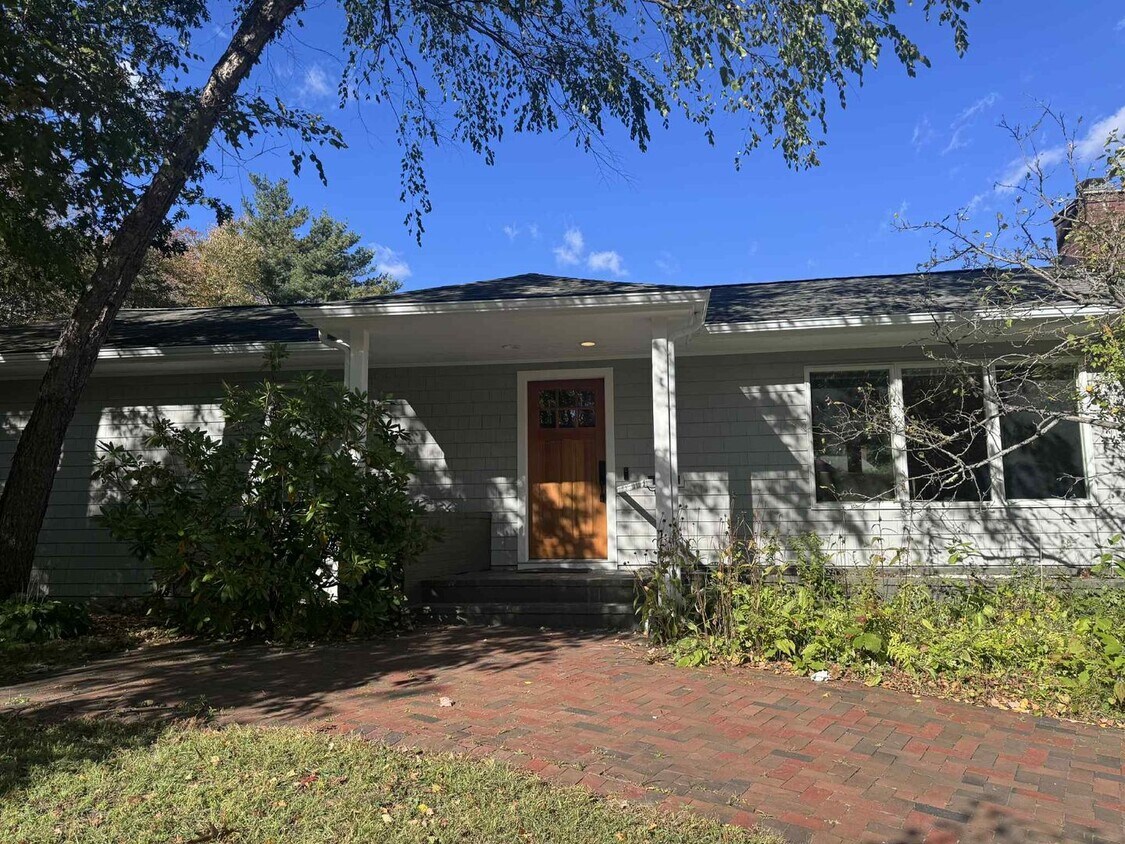 Foto principal - 3BR RANCH BRUNSWICK SEASONAL FURNISHED