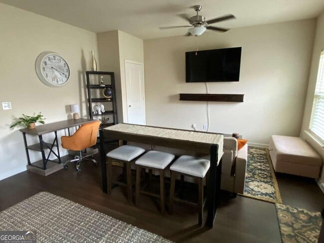 Foto del edificio - 513 Highwood Ln
