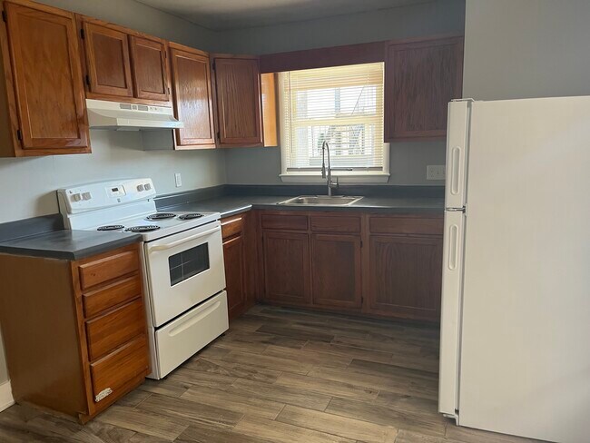 Foto del edificio - 2425-2445 Old Greensboro Rd