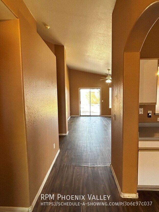 Foto del edificio - 6768 W Gardenia Ave