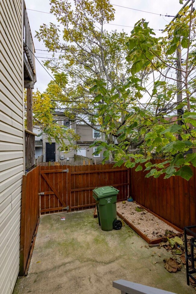 Building Photo - Cozy 1Bed/1Bath in Washing Village - Pigtown