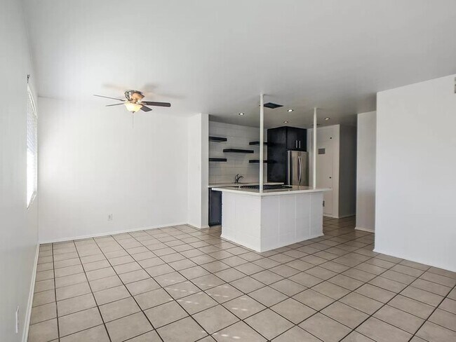Foto del edificio - Large 1bed/1bath. Midcentury modern