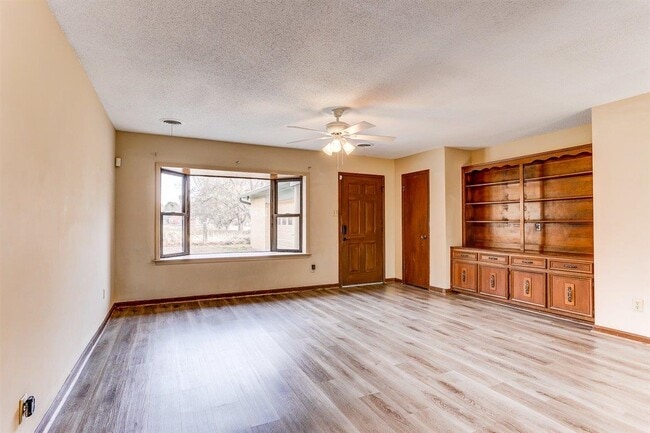 Foto del edificio - 111 Templeton Rd