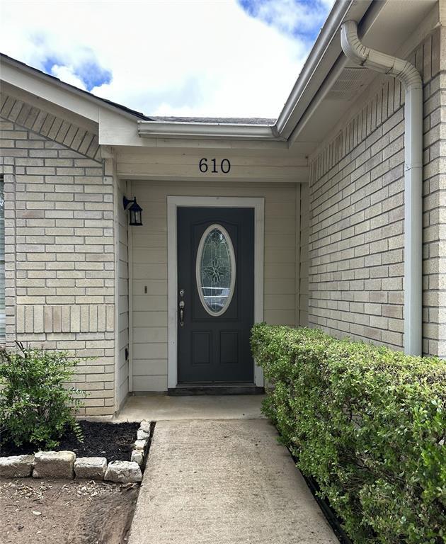 Building Photo - 610 Riverway Ln