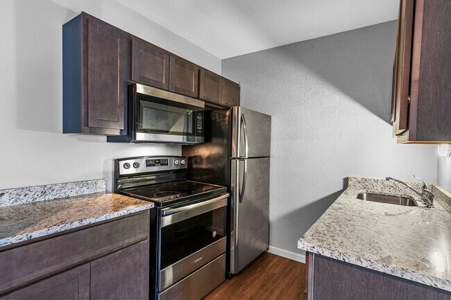 Foto del edificio - 5825 Southwest Ave