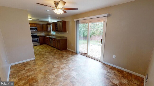 Foto del edificio - 824 Roxbury Ct