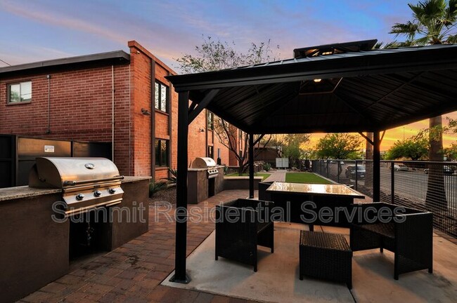 Foto del edificio - 814 E 9th St