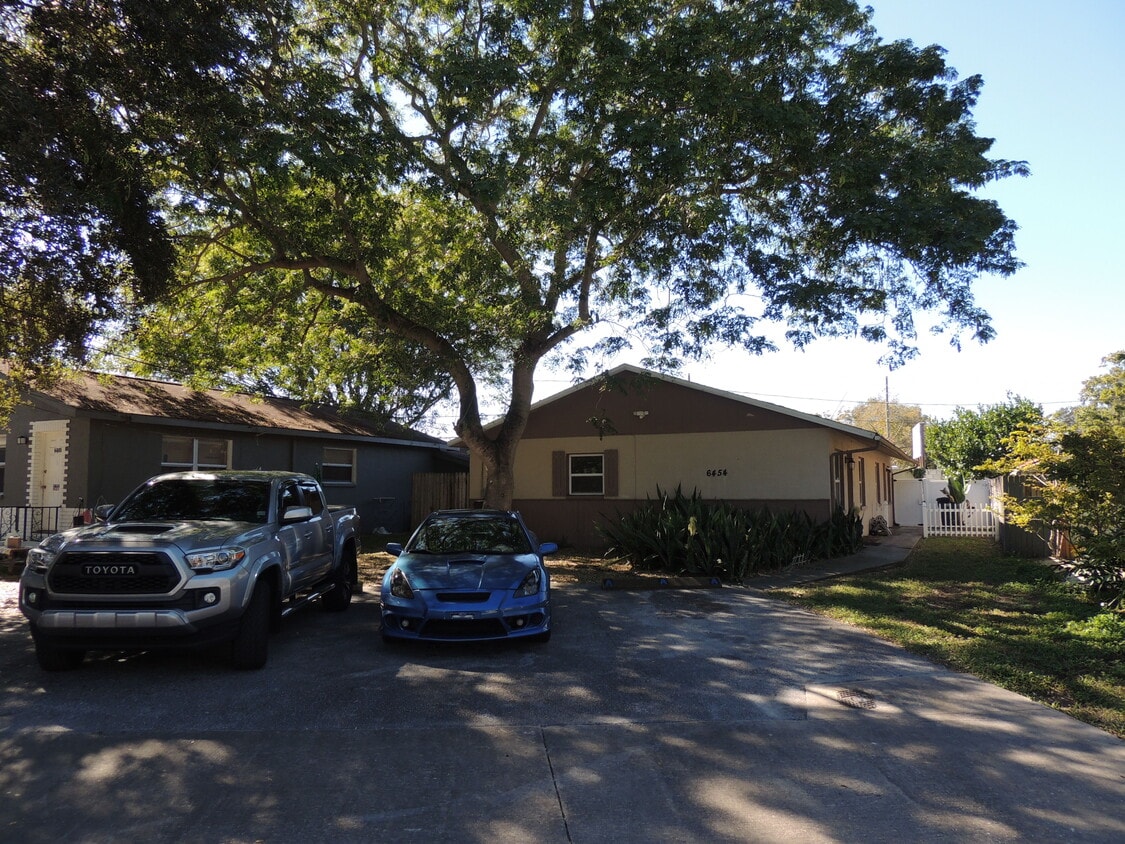 6454 Wayne St N, Saint Petersburg, FL 33702 Townhome Rentals in Saint
