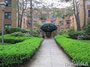 Foto del edificio - 2 Greenridge Ave