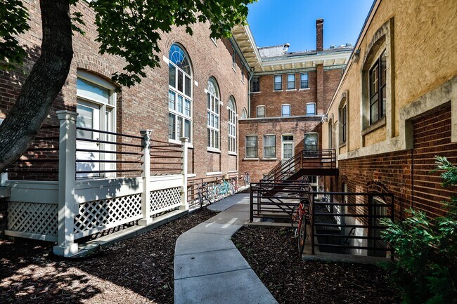 Foto del edificio - The Clubhouse