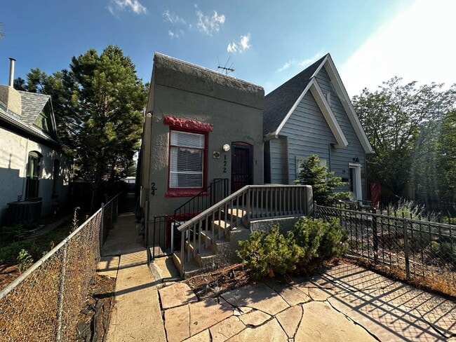 Building Photo - "Charming 1-Bed Oasis in Denver's Heart – Cozy Comforts!"