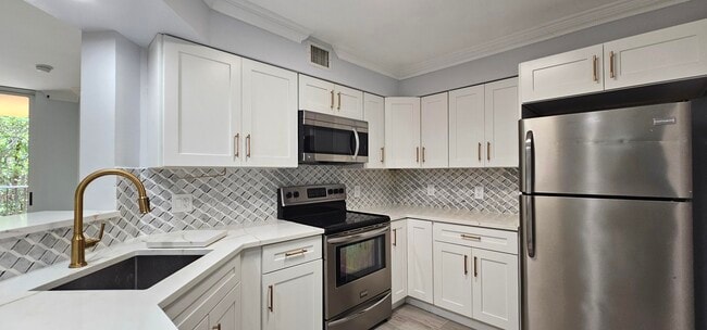 Building Photo - 400 Scotia Dr