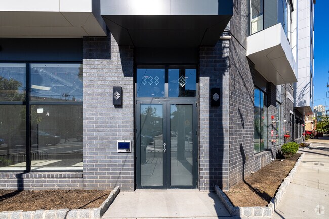 Entrada - 338 Newark Ave